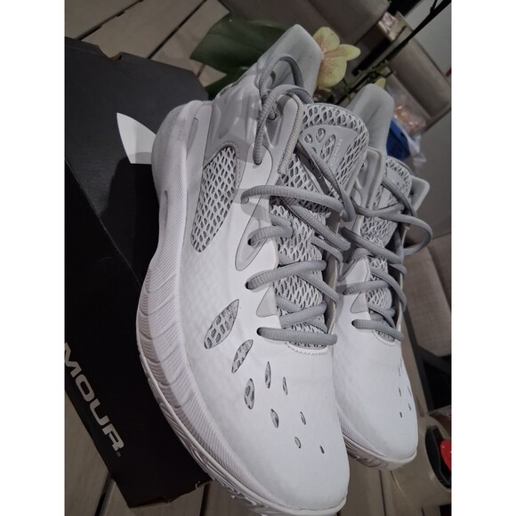 UNDER ARMOUR Jet 21 White 3024260-103 EUC MENS 11.5 WITH BOX *SHELF* main image 9